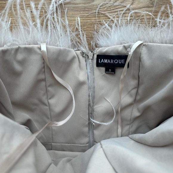 ⭐️LAMARQUE - CREAM FEATHER DRESS⭐️ - Picture 3 of 5
